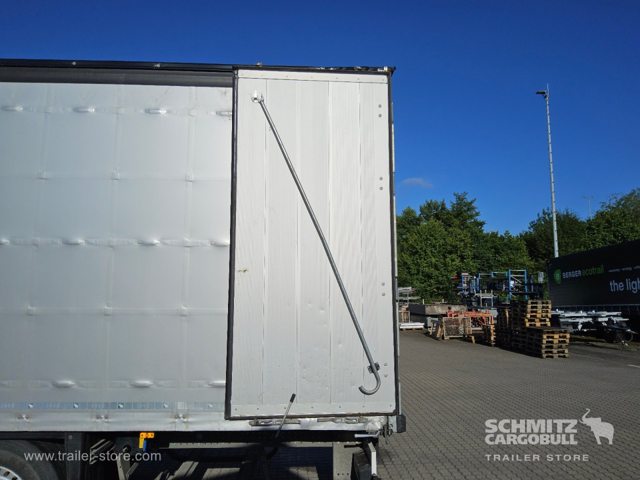 Schmitz Cargobull Curtainsider Standard Getränke 