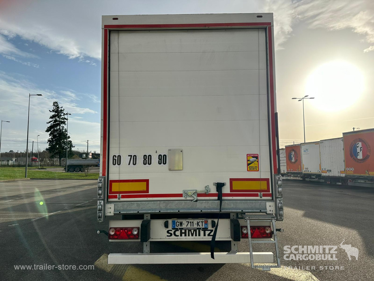 Schmitz Cargobull Semitrailer Dryfreight Porte relevante 