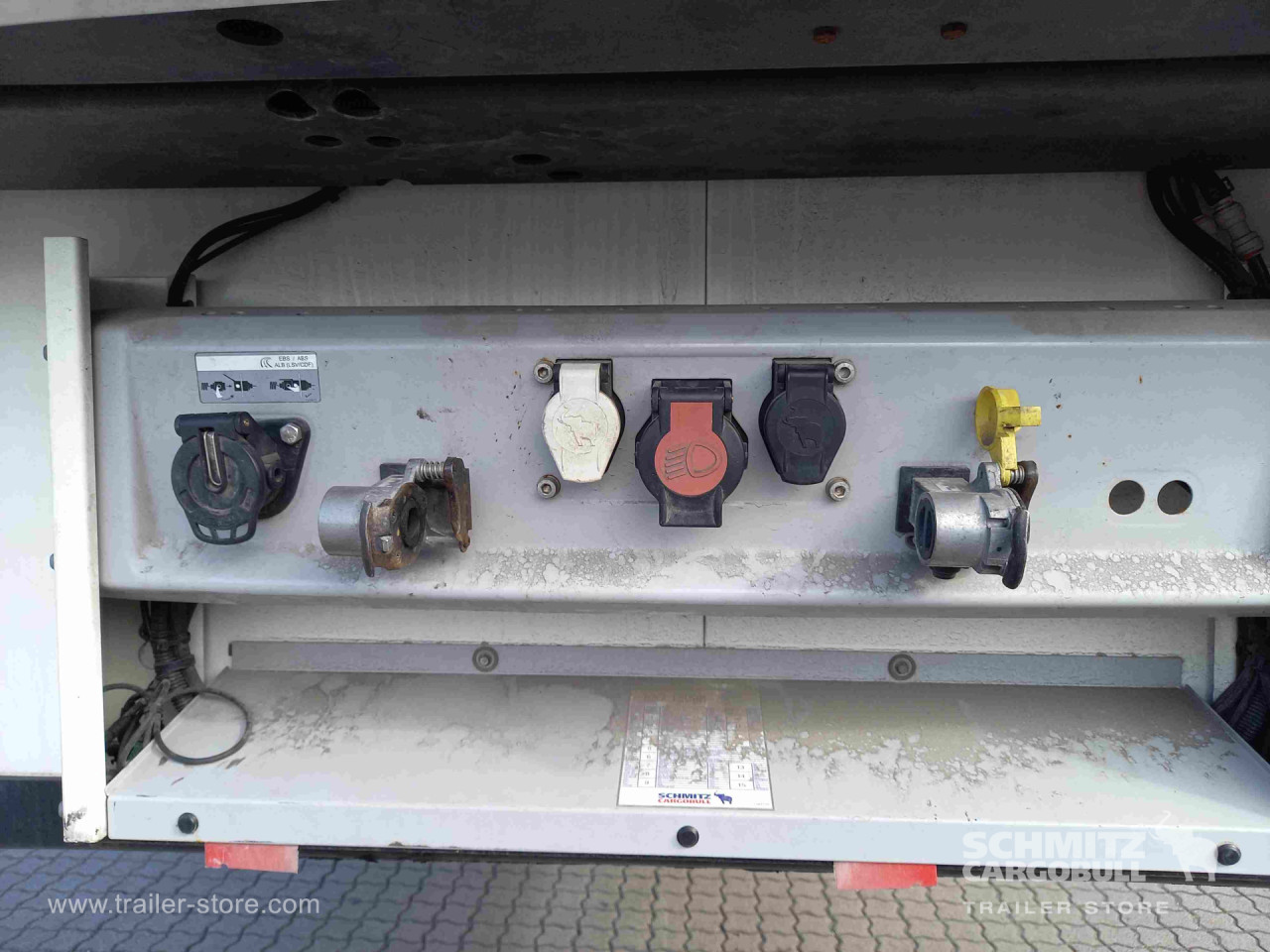 Schmitz Cargobull Tiefkühler Standard Doppelstock Trennwand 