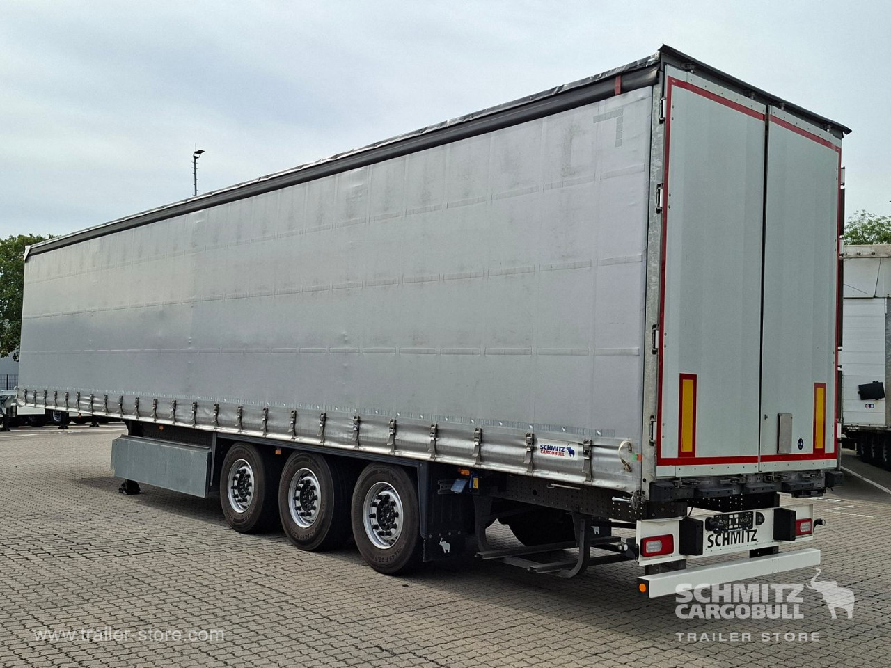 Schmitz Cargobull Curtainsider Standard Getränke 