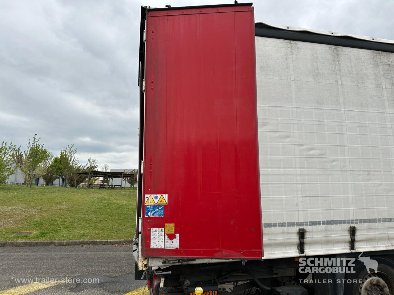Schmitz Cargobull Semitrailer Curtainsider Standard Hayon 
