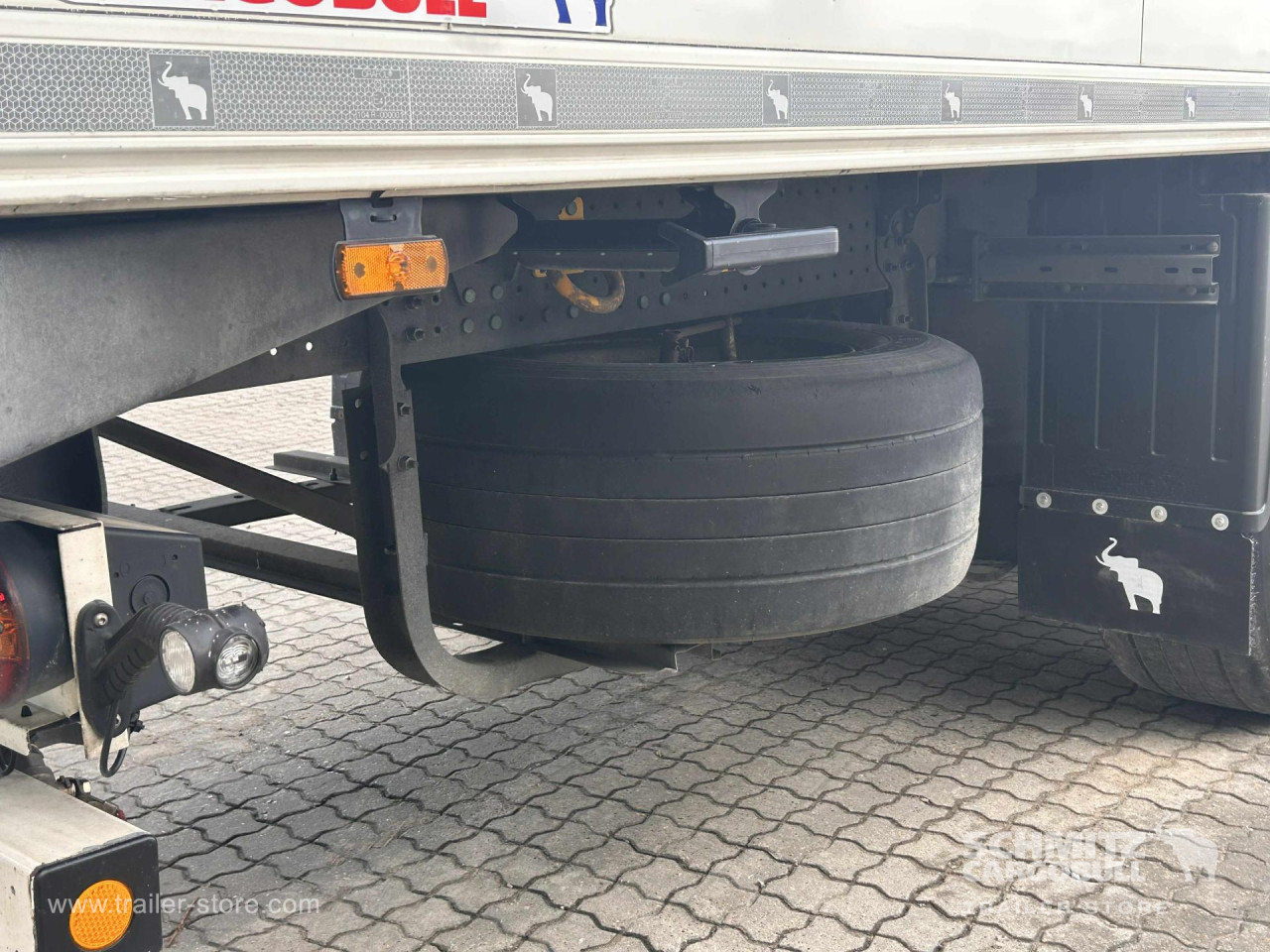 Schmitz Cargobull Reefer Meat hanging system 