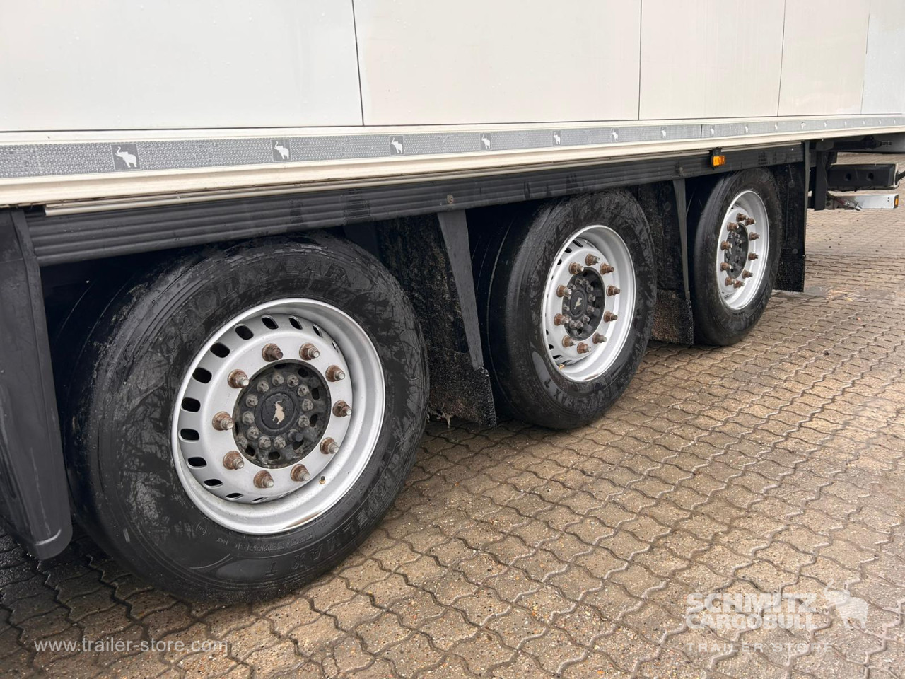 Schmitz Cargobull Reefer Meat hanging system 