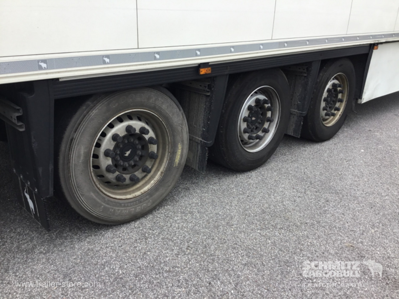 Schmitz Cargobull Reefer Meat hanging system 