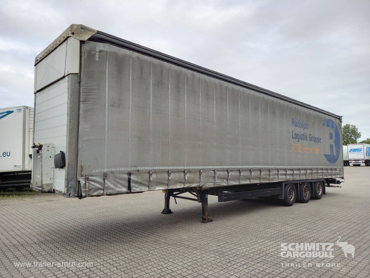 Schmitz Cargobull Curtainsider Mega Getränke 