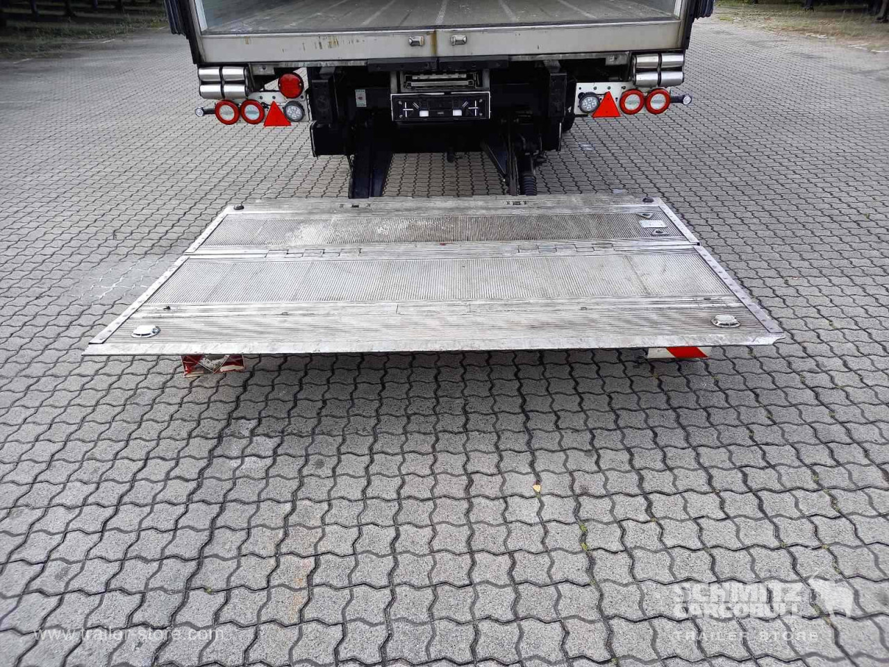 Schmitz Cargobull Tiefkühler Multitemp Doppelstock Trennwand Ladebordwand 