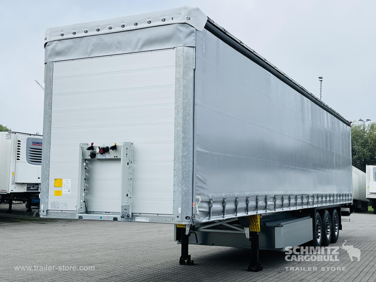 Schmitz Cargobull Curtainsider Standard Getränke 