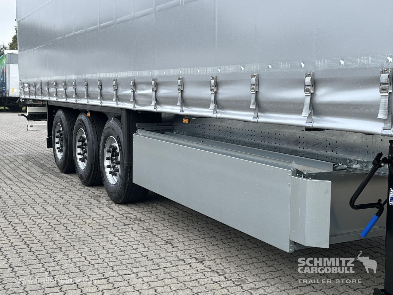 Schmitz Cargobull Curtainsider Standard Getränke 