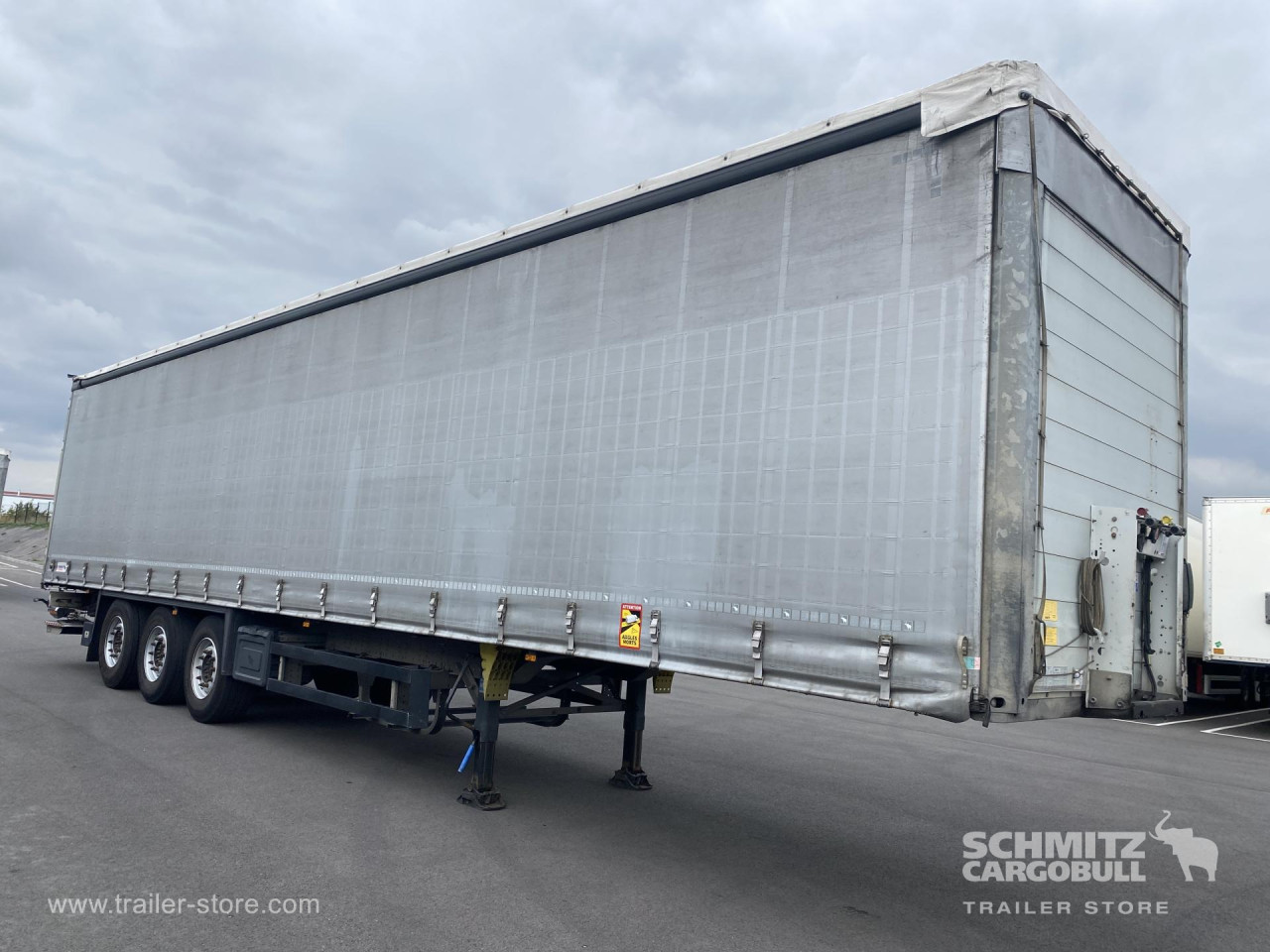 Schmitz Cargobull Semitrailer Curtainsider Standard Hayon 