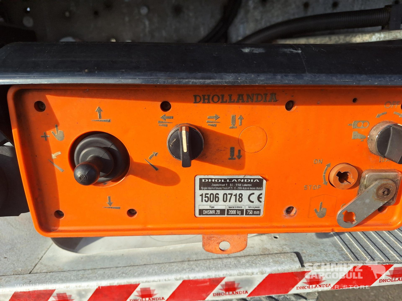 Schmitz Cargobull Semitrailer Curtainsider Standard Hayon 