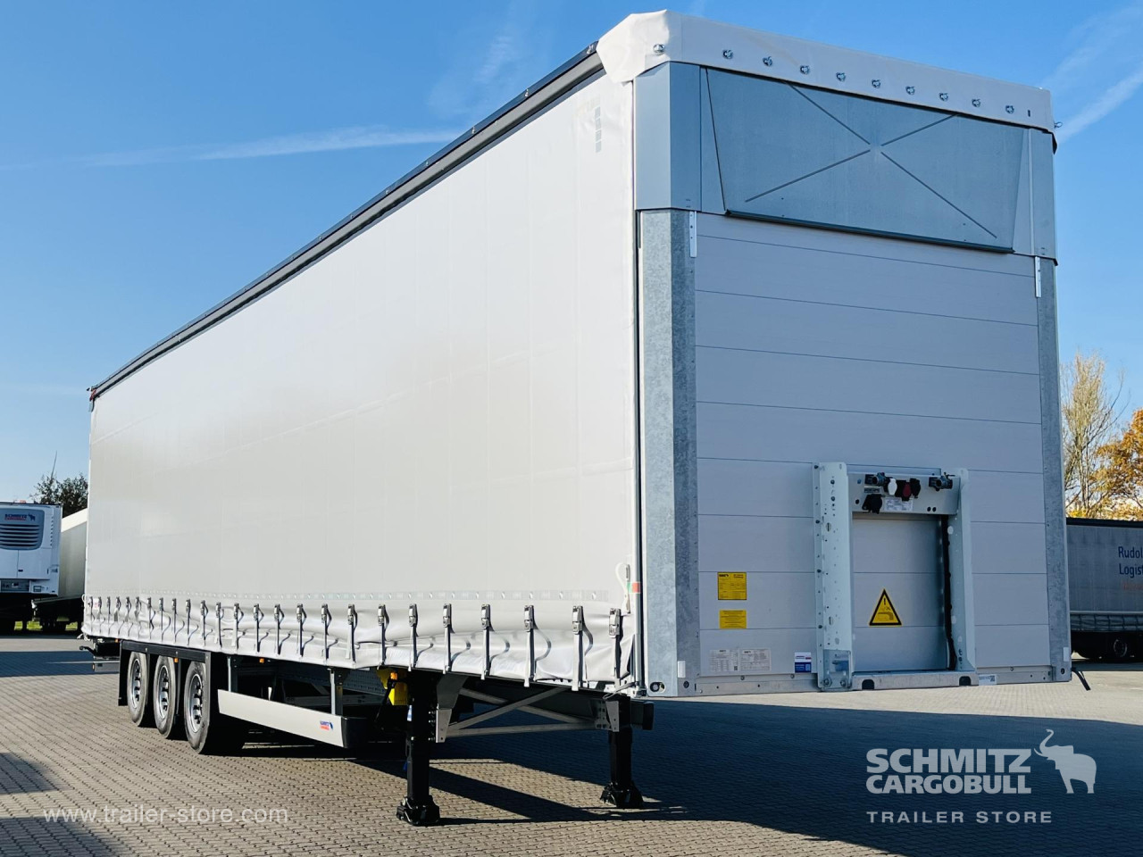 Schmitz Cargobull Curtainsider Mega Getränke 