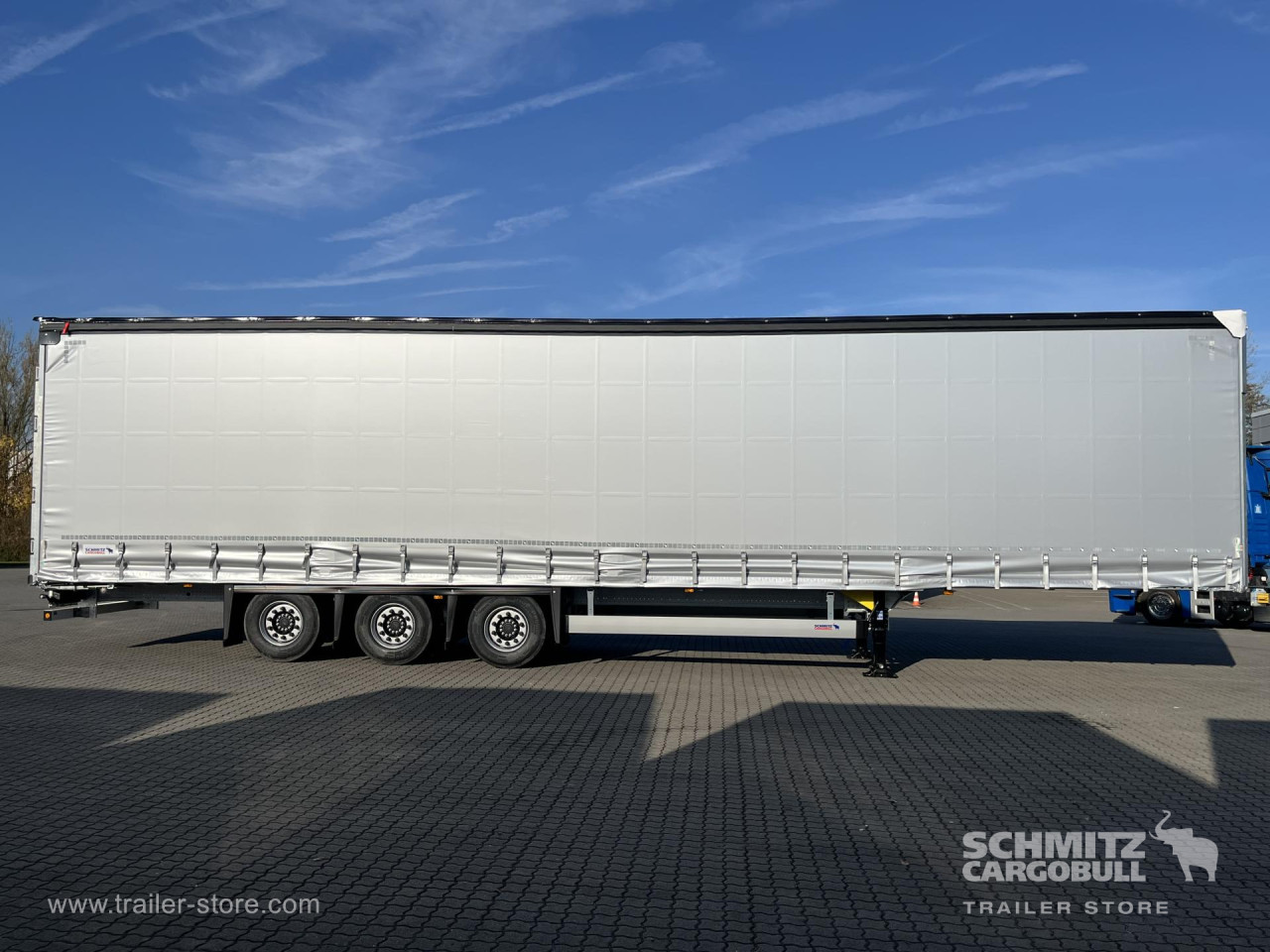 Schmitz Cargobull Curtainsider Mega Getränke 