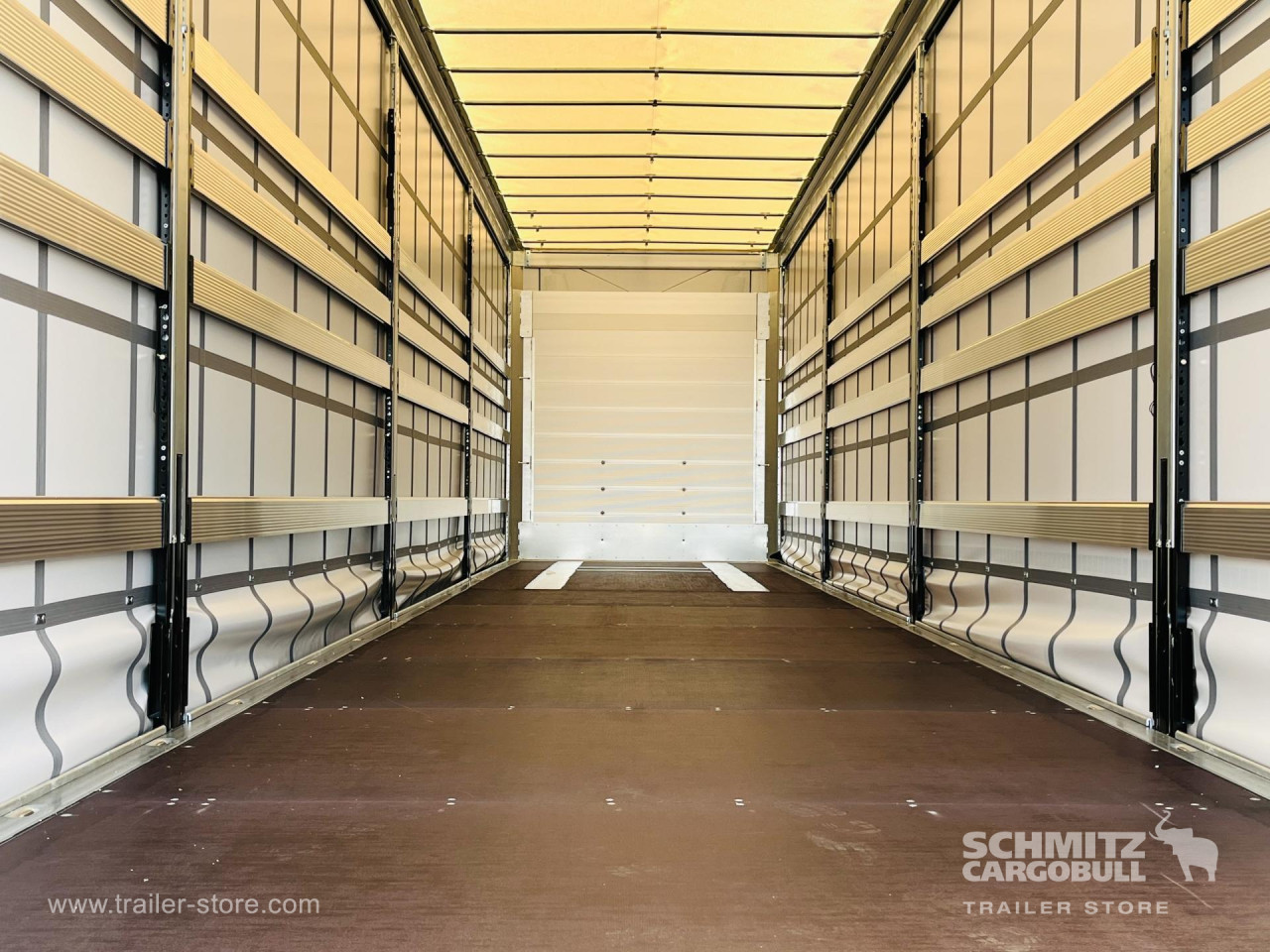Schmitz Cargobull Curtainsider Mega Getränke 