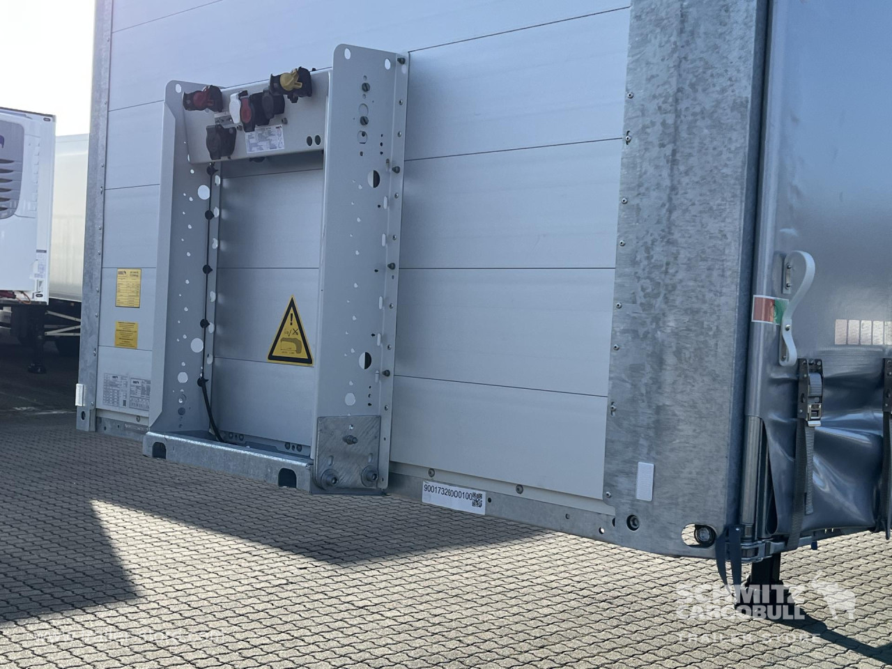Schmitz Cargobull Curtainsider Mega Getränke 