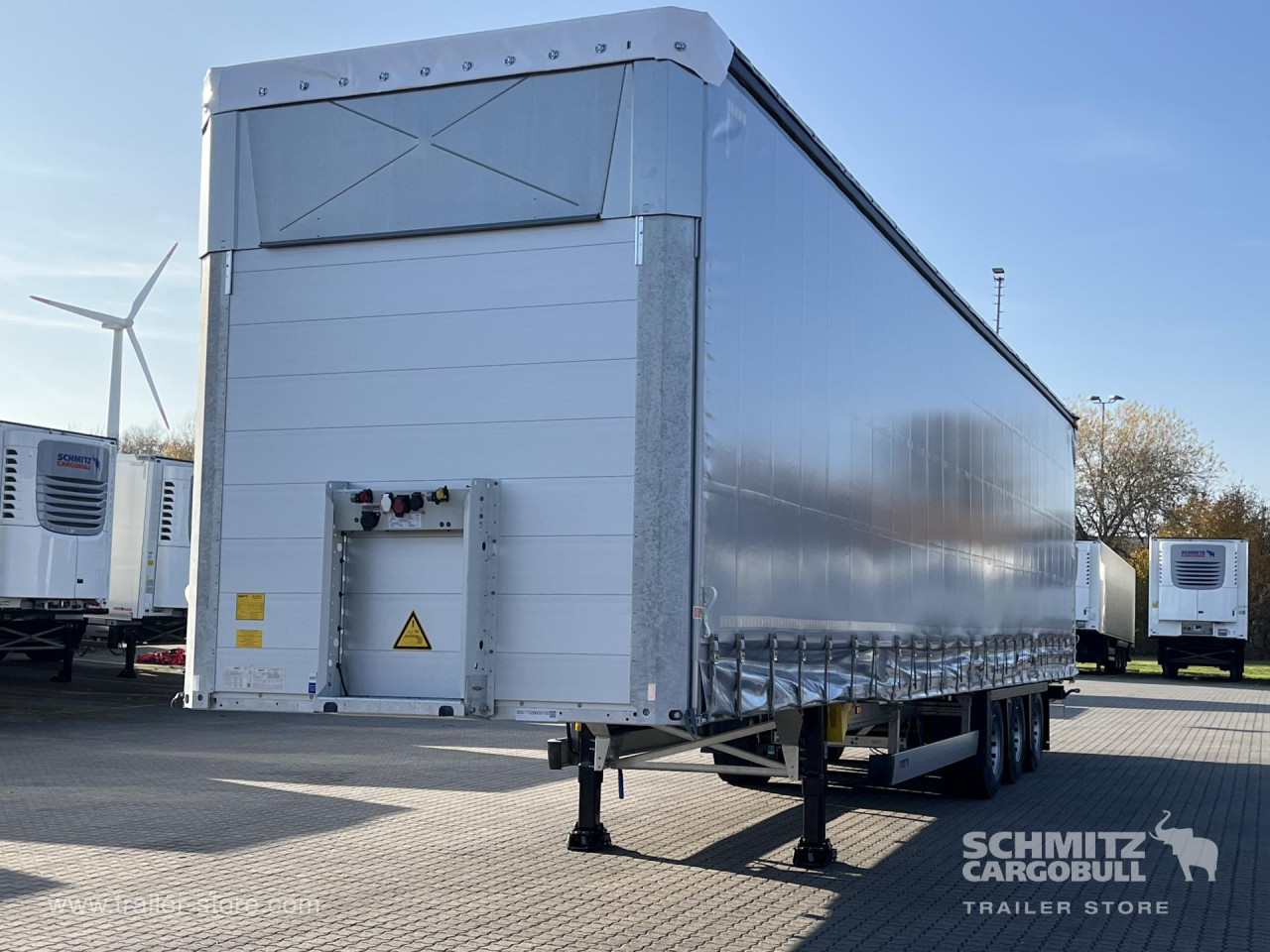 Schmitz Cargobull Curtainsider Mega Getränke 