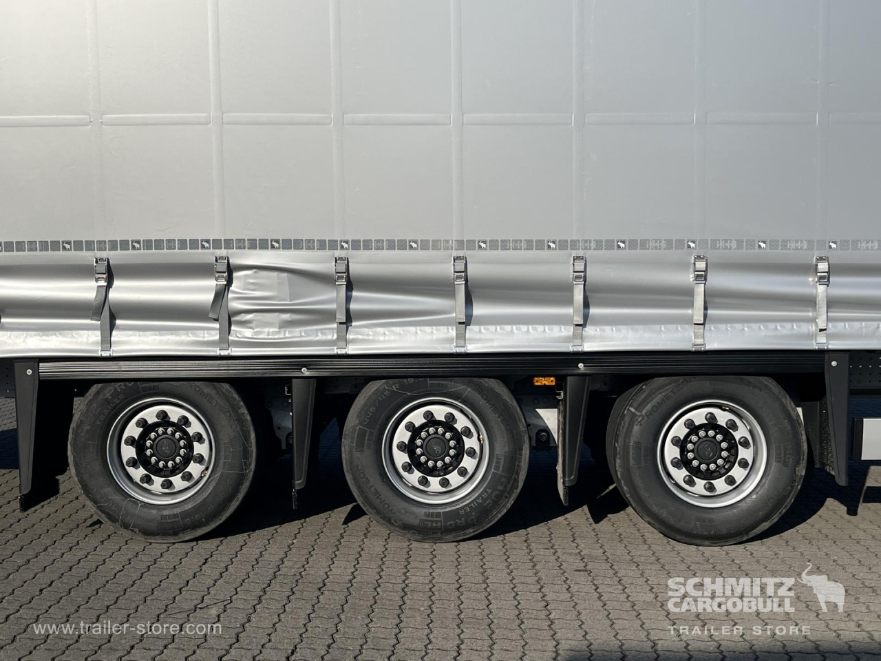 Schmitz Cargobull Curtainsider Mega Getränke 