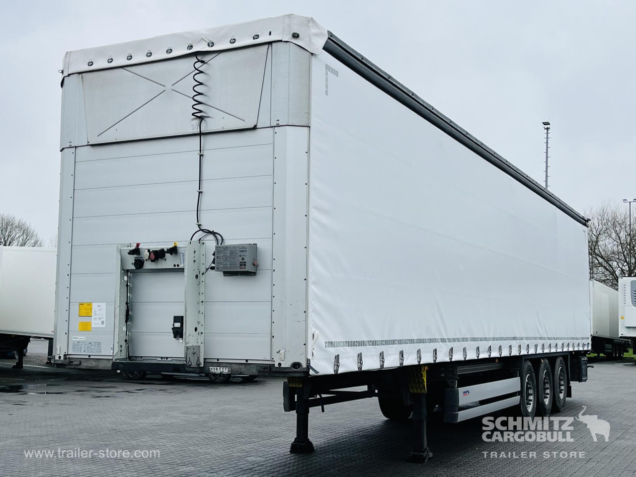 Schmitz Cargobull Curtainsider Standard Getränke 