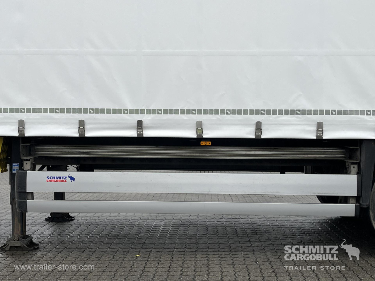 Schmitz Cargobull Curtainsider Standard Getränke 