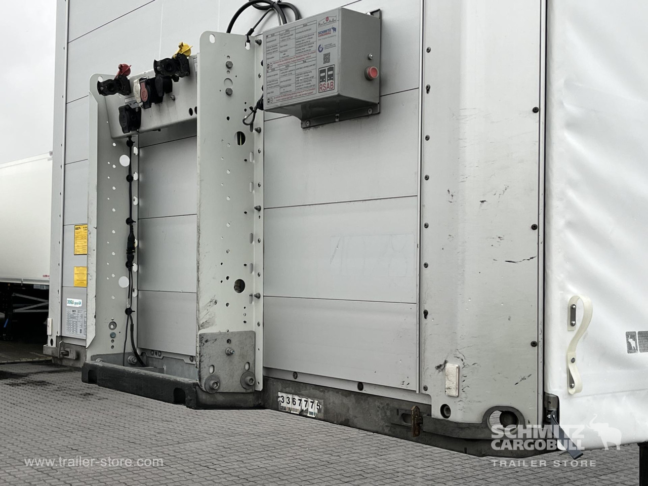 Schmitz Cargobull Curtainsider Standard Getränke 