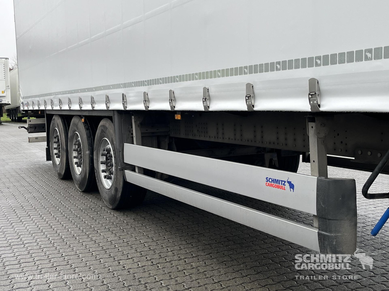 Schmitz Cargobull Curtainsider Standard Getränke 