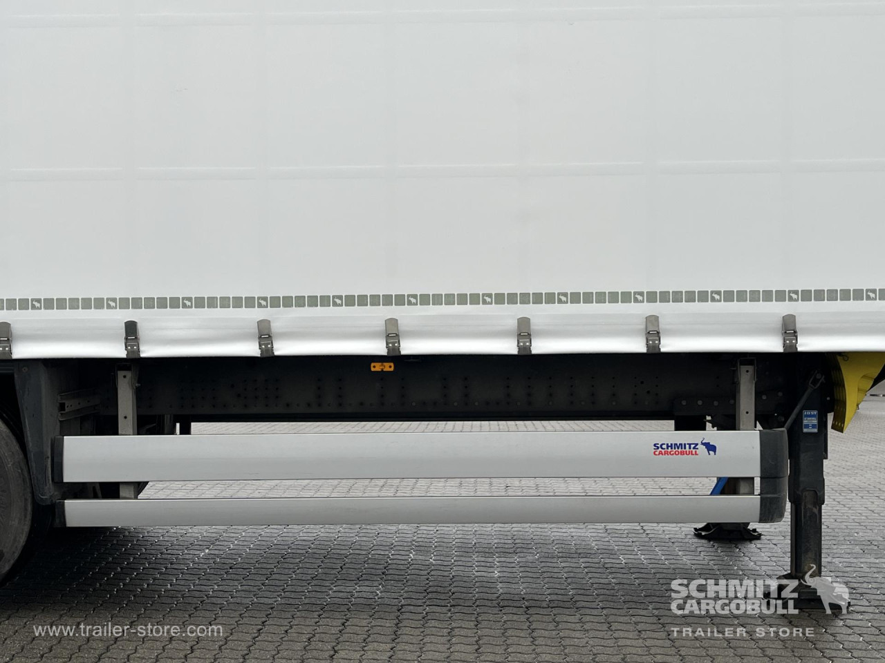 Schmitz Cargobull Curtainsider Standard Getränke 