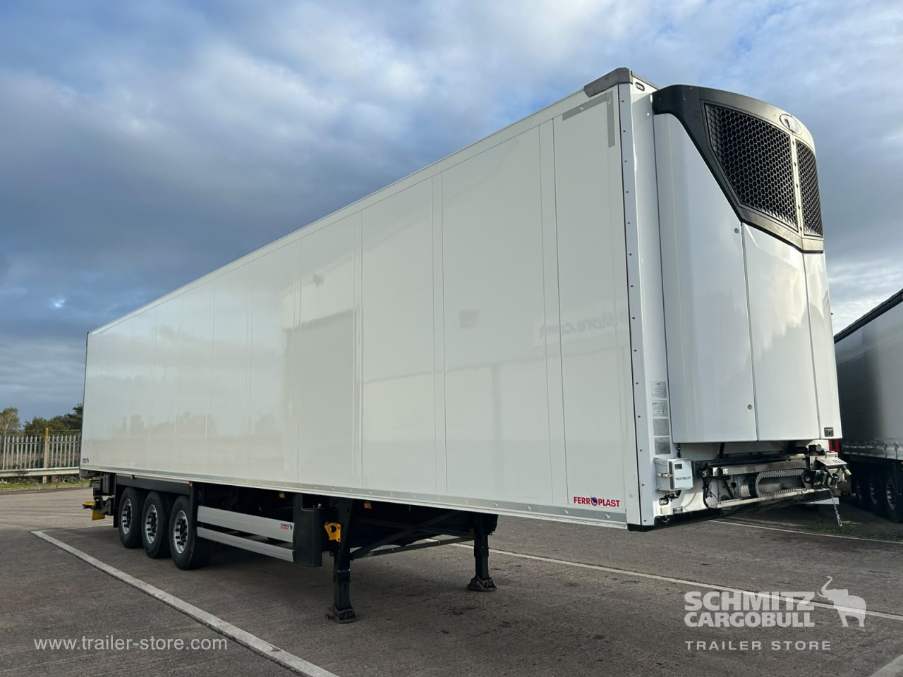 Schmitz Cargobull Reefer Multitemp Taillift 