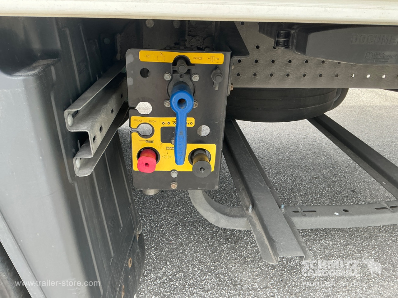 Schmitz Cargobull Reefer Meat hanging system 