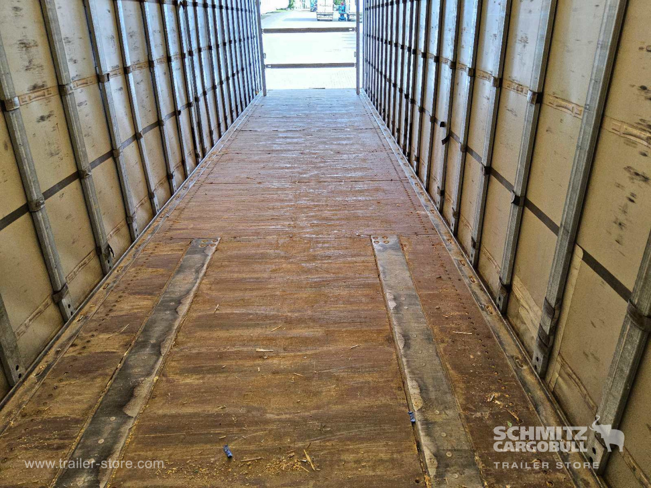 Schmitz Cargobull Curtainsider Mega Getränke 