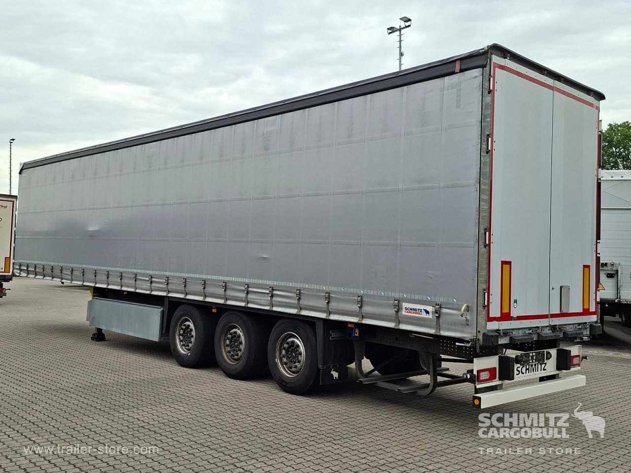 Schmitz Cargobull Curtainsider Standard Getränke 