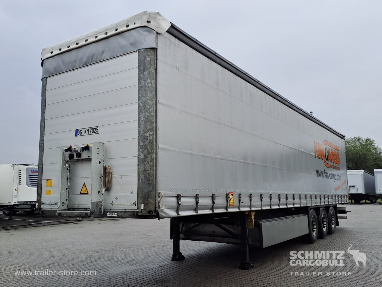 Schmitz Cargobull Curtainsider Standard Getränke 