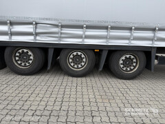 Schmitz Cargobull Curtainsider Mega Getränke 